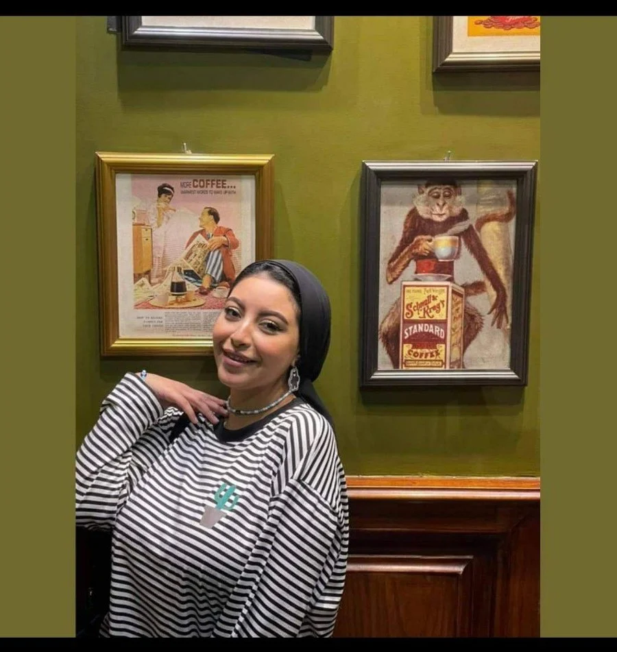 اندر ايدج محجبة كيرفي تعرض بزازها البن وطيزها الكبيرة عشان تبسط صاحبها -  Nudes Arab - نودز عربي