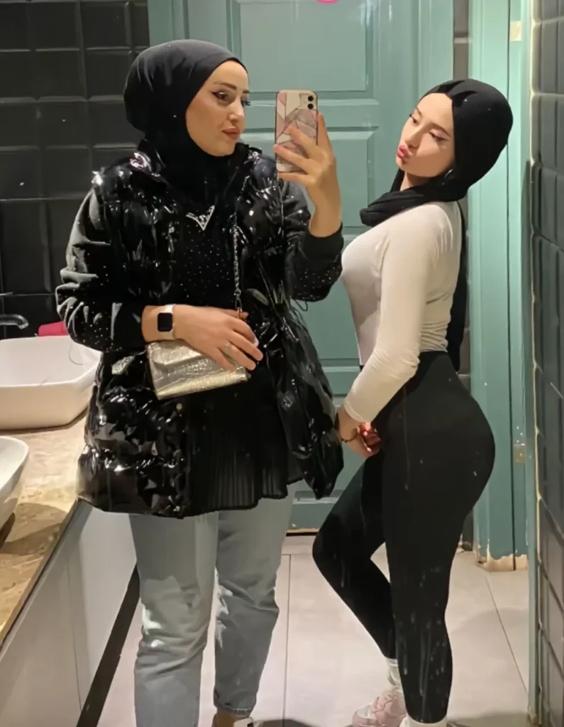 البوم نودز اندرايدج مصرية محجبه شرموطه ببزاز صغيره تعرض لصاحبها ف الحمام بتعابير وش تهيج