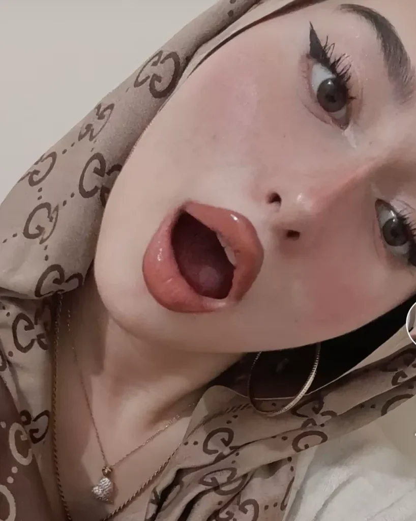 البوم نودز اندرايدج مصرية محجبه شرموطه ببزاز صغيره تعرض لصاحبها ف الحمام بتعابير وش تهيج